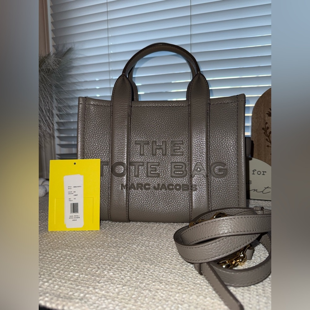 Marc Jacobs The Tote Bag Small in cement